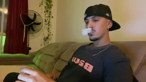 Snapshot of aelucius chatting on 04/13/26, 03:23 Luci online show from 04/13/26, 03:23