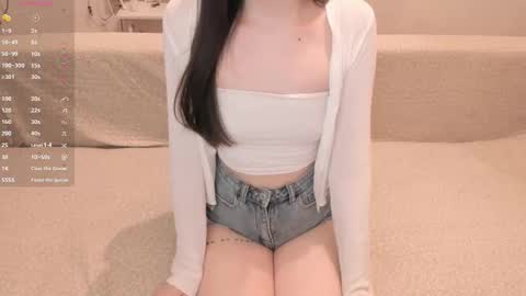 Snapshot of aeri_love chatting on 10/19/25, 12:39 Emi online show from 10/19/25, 12:39