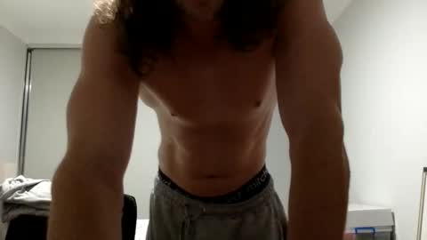 Snapshot of aestheticboy97 chatting on 01/13/25, 02:42 Thore online show from 01/13/25, 02:42