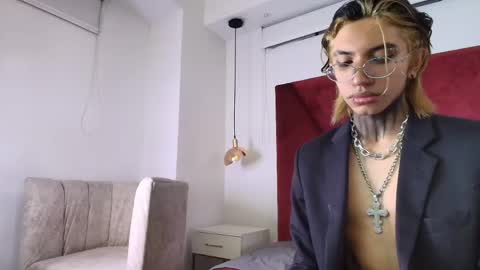 Snapshot of aetternum_ chatting on 04/18/26, 05:33 Aetternum online show from 04/18/26, 05:33