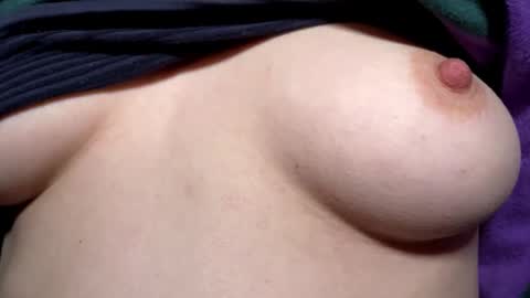 Snapshot of aevra chatting on 12/03/24, 02:58 vegans taste better online show from 12/03/24, 02:58