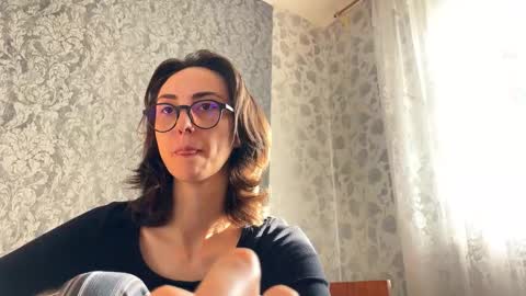 Snapshot of aevra chatting on 09/27/25, 01:49 vegans taste better online show from 09/27/25, 01:49