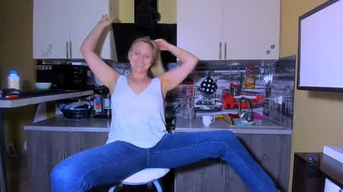 Snapshot of afanasia chatting on 12/15/24, 03:45 OneAfa online show from 12/15/24, 03:45