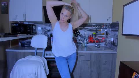 Snapshot of afanasia chatting on 01/06/25, 12:59 OneAfa online show from 01/06/25, 12:59