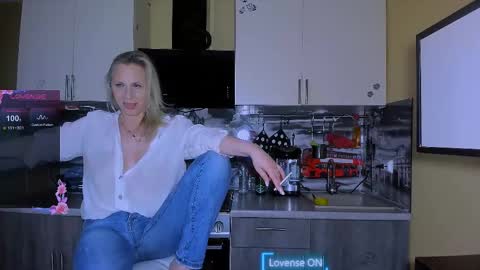 Snapshot of afanasia chatting on 02/13/25, 11:26 OneAfa online show from 02/13/25, 11:26