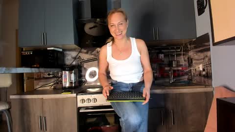 Snapshot of afanasia chatting on 04/01/26, 06:38 OneAfa online show from 04/01/26, 06:38