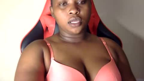 Snapshot of african001 chatting on 10/01/25, 04:02 stella online show from 10/01/25, 04:02