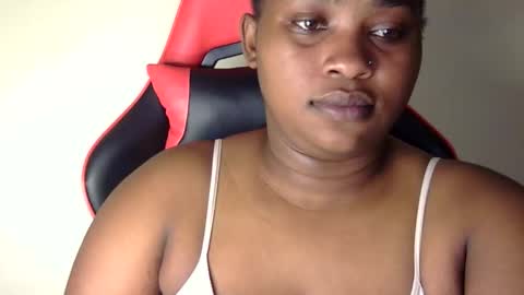 Snapshot of african001 chatting on 10/17/25, 07:49 stella online show from 10/17/25, 07:49