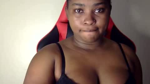 Snapshot of african001 chatting on 10/26/25, 04:46 stella online show from 10/26/25, 04:46