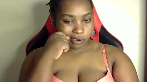 Snapshot of african001 chatting on 10/27/25, 06:23 stella online show from 10/27/25, 06:23