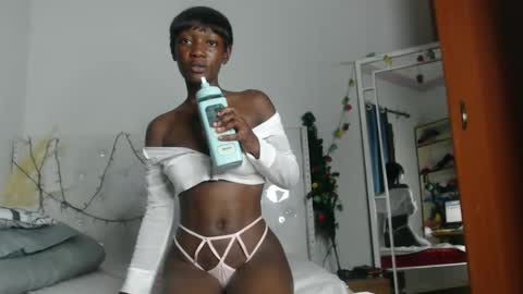 Snapshot of africanpetitequeen chatting on 12/29/24, 02:42 CIARA online show from 12/29/24, 02:42