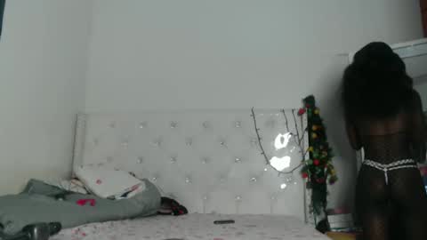 Snapshot of africanpetitequeen chatting on 01/21/25, 09:46 CIARA online show from 01/21/25, 09:46