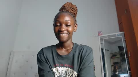 Snapshot of africanpetitequeen chatting on 02/14/25, 08:26 CIARA online show from 02/14/25, 08:26