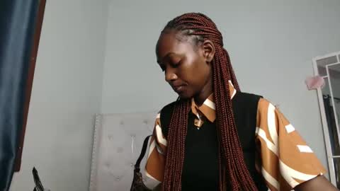 Snapshot of africanpetitequeen chatting on 10/15/25, 12:05 CIARA online show from 10/15/25, 12:05