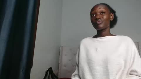 Snapshot of africanpetitequeen chatting on 12/01/25, 10:53 CIARA online show from 12/01/25, 10:53