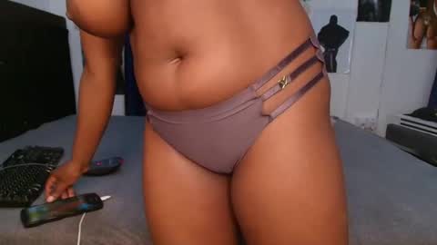 Africanpetitequeenn online show from 04/24/26, 07:27