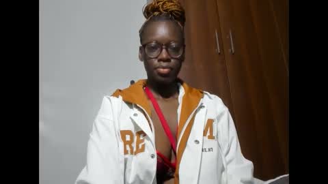 Leah online show from 02/18/25, 12:48