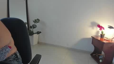 Lorena online show from 09/17/25, 02:52