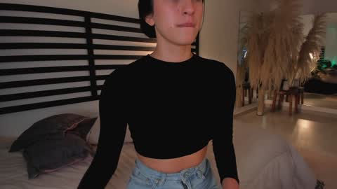 Snapshot of afrodita__25 chatting on 12/04/24, 11:35 Emma online show from 12/04/24, 11:35