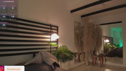 Snapshot of afrodita__25 chatting on 12/10/24, 01:11 Emma online show from 12/10/24, 01:11