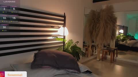 Snapshot of afrodita__25 chatting on 12/24/24, 10:17 Emma online show from 12/24/24, 10:17