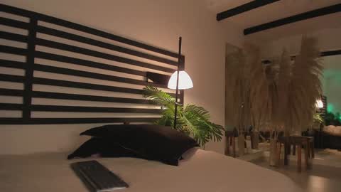 Snapshot of afrodita__25 chatting on 01/10/25, 12:27 Emma online show from 01/10/25, 12:27