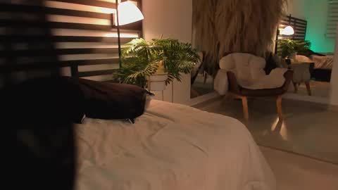 Snapshot of afrodita__25 chatting on 02/13/25, 01:19 Emma online show from 02/13/25, 01:19