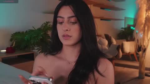 Snapshot of afrodita__25 chatting on 03/04/25, 11:54 Emma online show from 03/04/25, 11:54