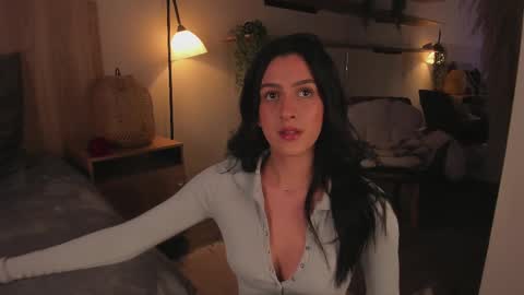 Snapshot of afrodita__25 chatting on 03/12/25, 10:17 Emma online show from 03/12/25, 10:17