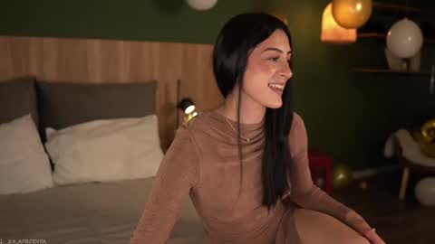 Snapshot of afrodita__25 chatting on 10/25/25, 10:37 Emma online show from 10/25/25, 10:37