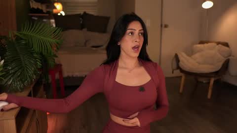 Snapshot of afrodita__25 chatting on 12/04/25, 11:46 Emma online show from 12/04/25, 11:46