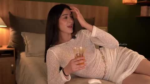 Snapshot of afrodita__25 chatting on 01/14/26, 12:38 Emma online show from 01/14/26, 12:38