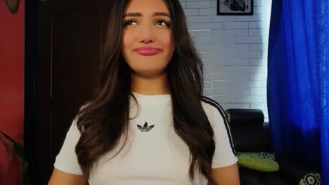 Snapshot of afrodita_shalom chatting on 12/17/25, 08:04 AFRODITA online show from 12/17/25, 08:04