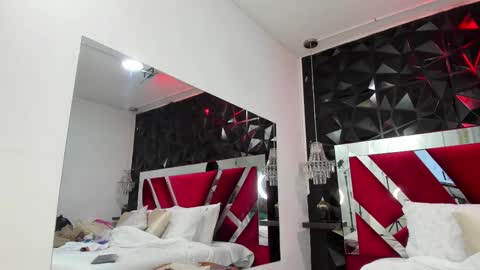 Snapshot of afroditagreenn chatting on 09/17/25, 01:35 Afrodita online show from 09/17/25, 01:35