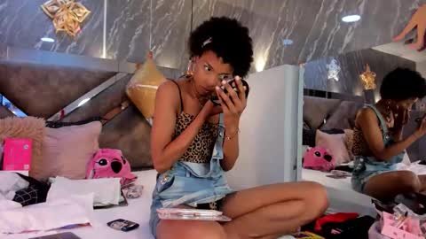 Snapshot of afroditagreenn chatting on 01/10/26, 04:47 Afrodita online show from 01/10/26, 04:47