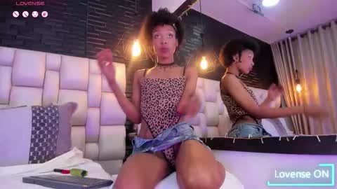 Snapshot of afroditagreenn chatting on 02/17/26, 04:20 Afrodita online show from 02/17/26, 04:20