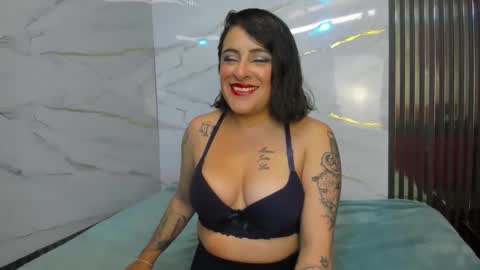 afroditaowen_ online show from 11/12/25, 11:10