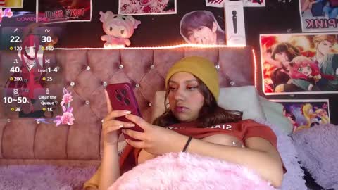 Snapshot of afroditaunu chatting on 03/10/25, 08:15 Cris owo online show from 03/10/25, 08:15