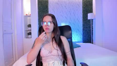 agata_evanss online show from 12/15/25, 10:52