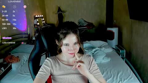 Snapshot of agata_in_wonderland chatting on 09/16/25, 03:02 agata_in_wonderland online show from 09/16/25, 03:02