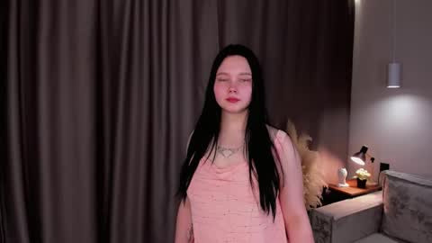 Snapshot of agatabell_ chatting on 12/17/25, 03:18 Rose online show from 12/17/25, 03:18