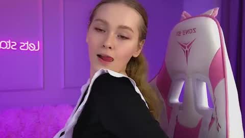 Snapshot of agatafoxley chatting on 03/08/26, 02:04 AgataFoxley online show from 03/08/26, 02:04