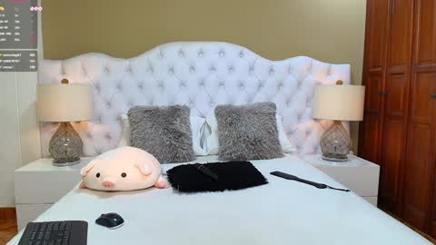 Snapshot of agatha_lenon chatting on 01/24/25, 10:41 Agatha online show from 01/24/25, 10:41