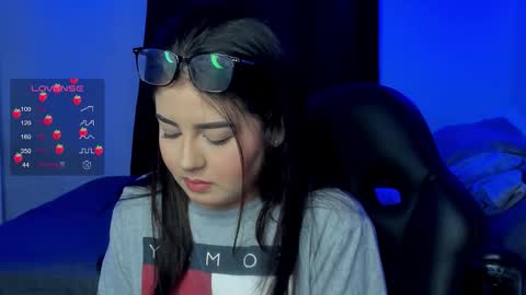 Cat online show from 11/22/25, 02:21