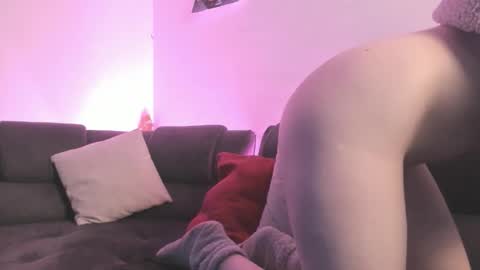 Snapshot of agathaa_ks_ chatting on 12/18/25, 01:11 Camila 2 online show from 12/18/25, 01:11