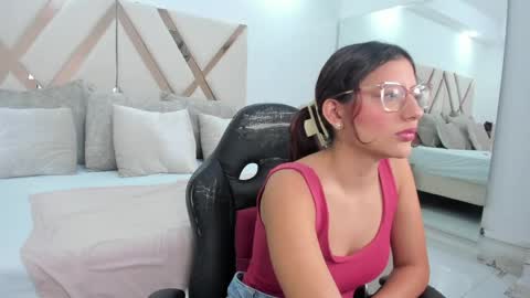 Snapshot of agathajoness1 chatting on 04/28/26, 02:11 Agatha online show from 04/28/26, 02:11