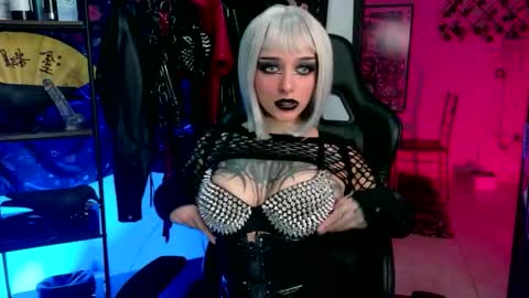 Snapshot of agathamoonn chatting on 05/16/26, 07:12 Agatha Fox online show from 05/16/26, 07:12