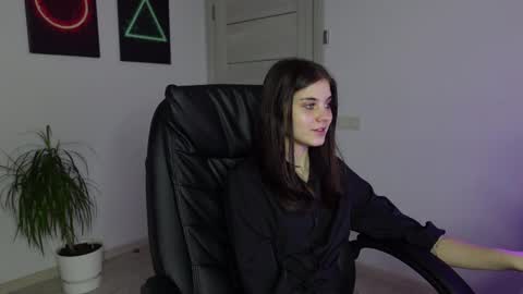 Snapshot of agelina_summer chatting on 01/22/25, 01:42 Agelina Lilly Laura online show from 01/22/25, 01:42