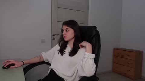 Snapshot of agelina_summer chatting on 01/25/25, 06:01 Agelina Lilly Laura online show from 01/25/25, 06:01