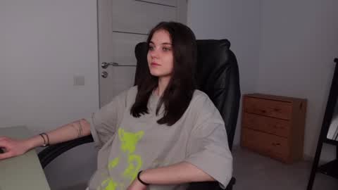 Snapshot of agelina_summer chatting on 01/26/25, 08:14 Agelina Lilly Laura online show from 01/26/25, 08:14